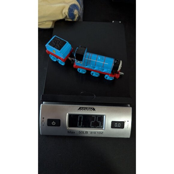 2018 Thomas & Friends Gordon Train Tank Engine with Coal Car Pull Along Toy - Picture 11 of 11